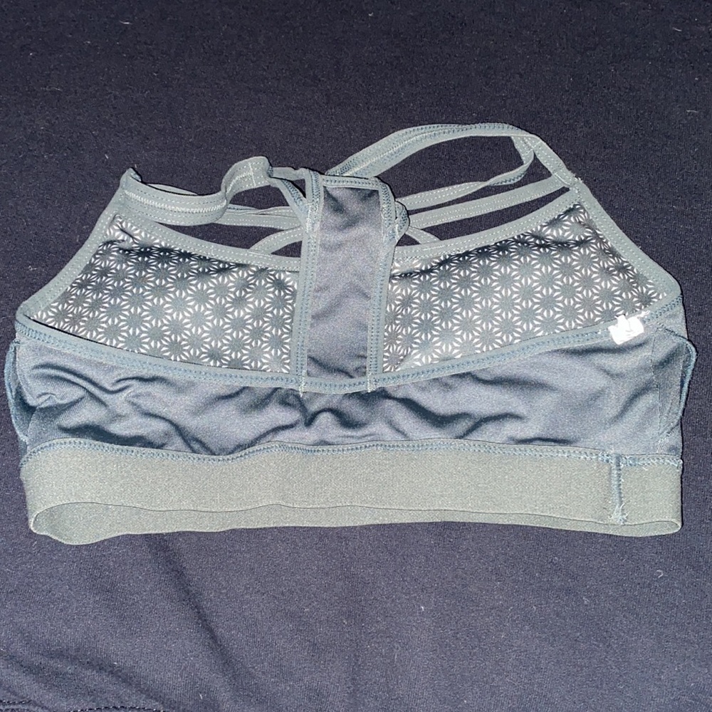 EXERCISE TOP -Size Small - Picture 4 of 4